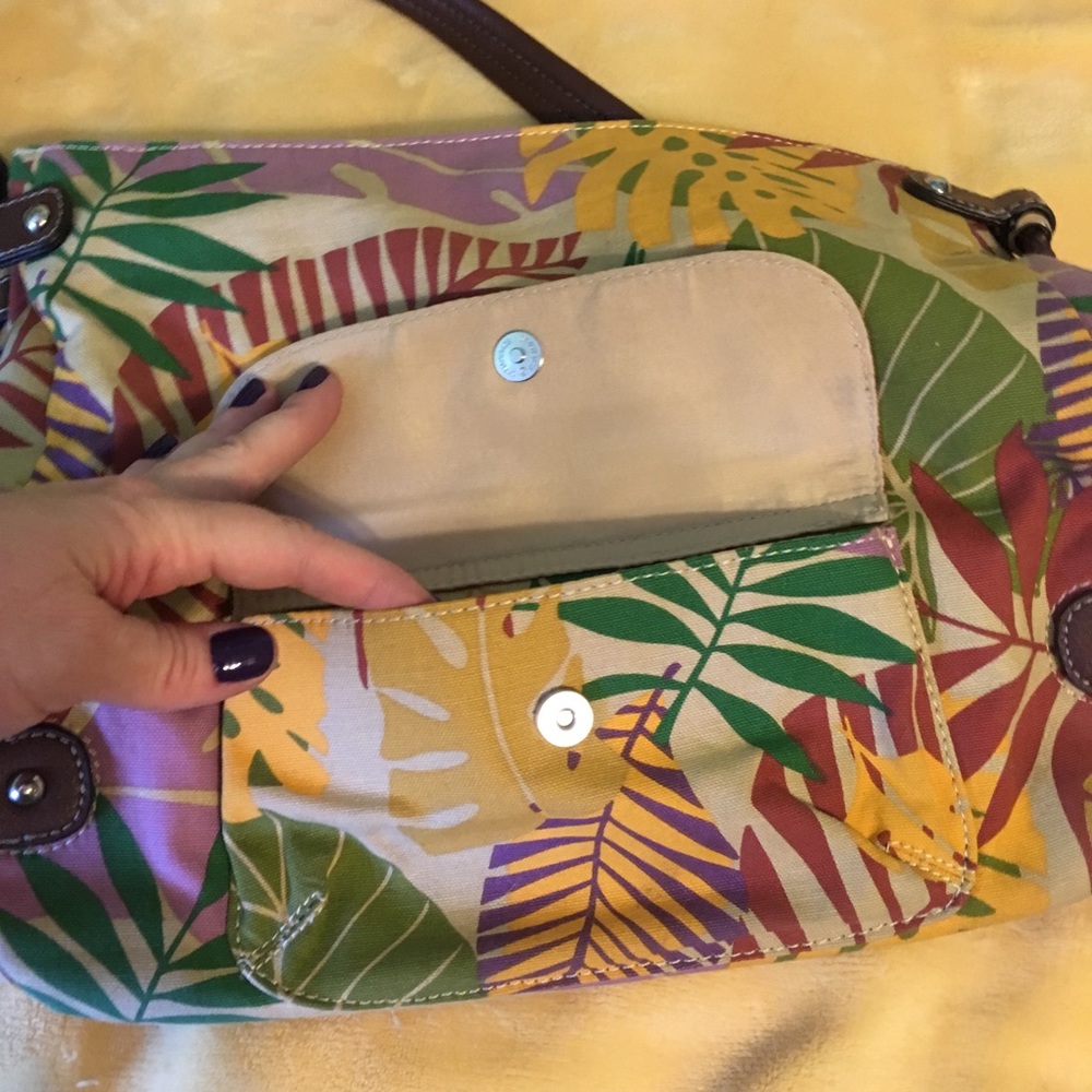 ✨HOST PICK✨ Relic botanical print purse - Picture 5 of 9